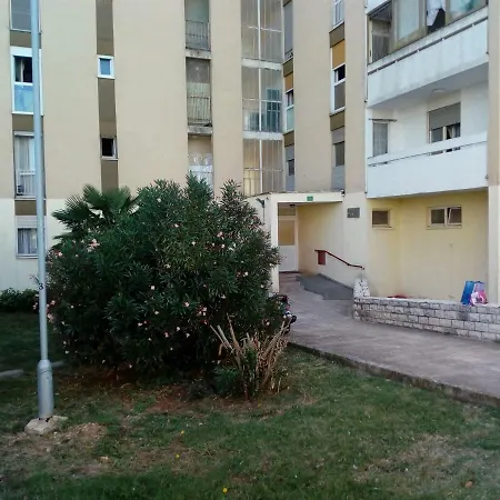 Roni Apartment *